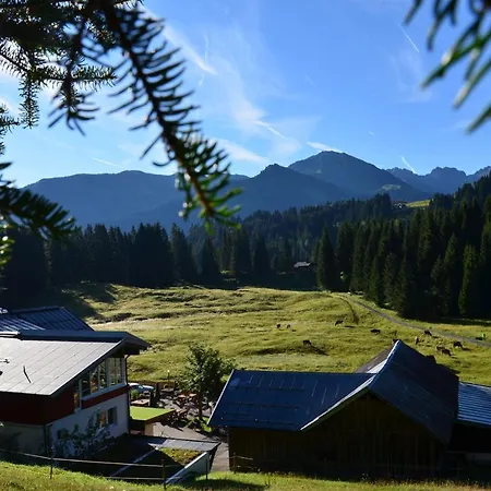 מלון Alpenhotel Kueren 3*